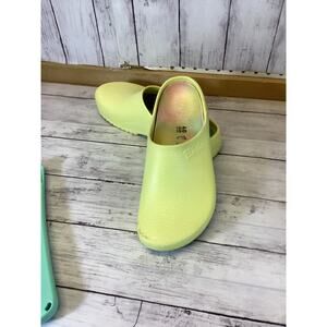 Birkenstock Super Birki Women’s Clogs Size 40 (US 9.5) Light Yellow Polyurethane
